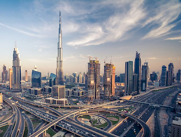 Gratte-ciel métropolitains de Dubaï et gestion du trafic de haute technologie 
